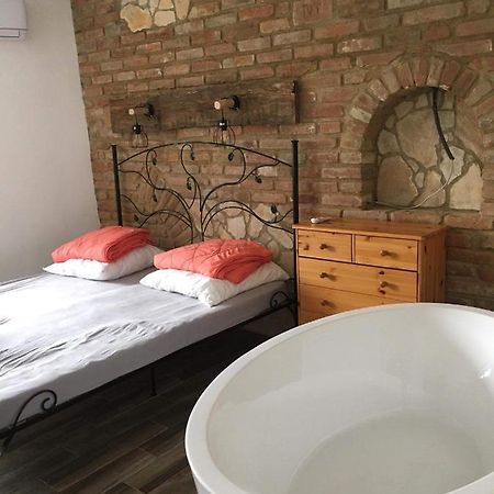 Cuki Apartmanok Домбовар Экстерьер фото