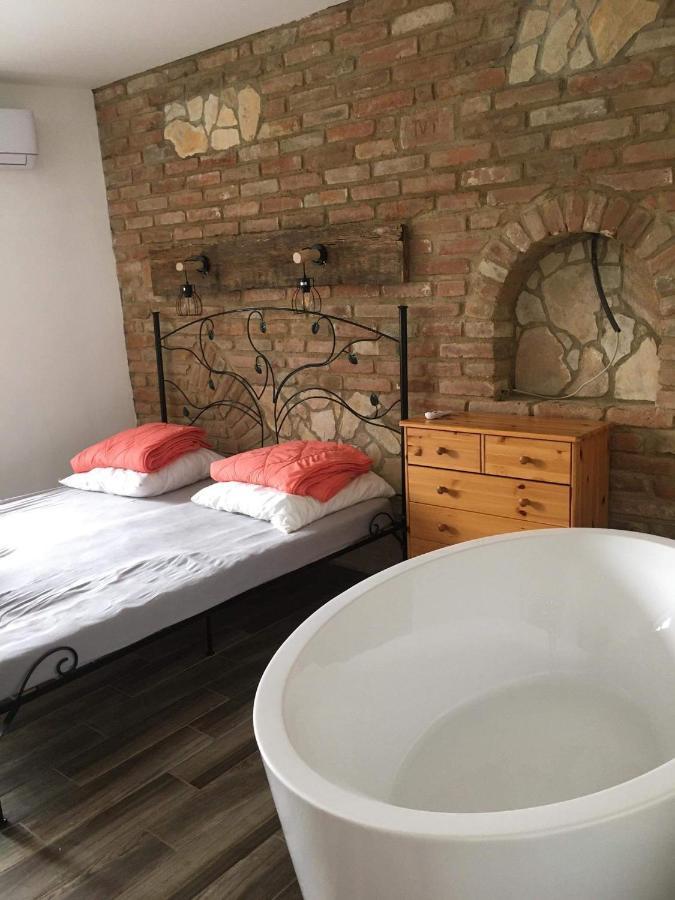 Cuki Apartmanok Домбовар Экстерьер фото
