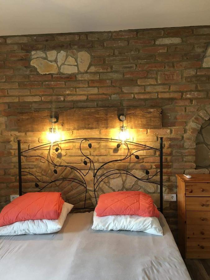 Cuki Apartmanok Домбовар Экстерьер фото